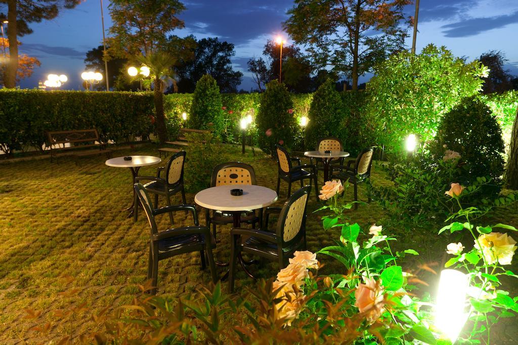 Hotel Globus Cesenatico Exterior foto